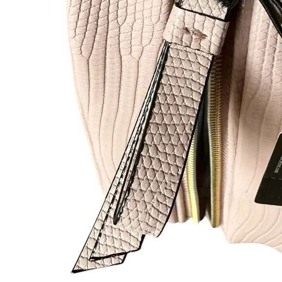 Victoria’s Secret Blush Pink Makeup Toiletries Bag Embossed Lizard Textured NEW - Picture 8 of 10